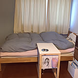 ねぼけまなこでもすぐに手が届く☆ベッドサイドの収納アイディア