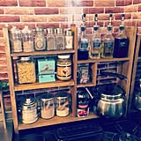 キッチンタイムが楽しくなる!並べて飾れるスパイスラックのDIY♪
