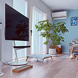 高さ調整や移動もできて便利♪レイアウトが広がるテレビスタンドのあるお部屋