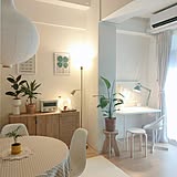 インテリアに溶け込ませてコンパクトに♪デスクのあるリビングダイニング