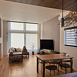 開放的で広々とした空間にしたい方必見！配色や家具選びなどを工夫した、お部屋を広く見せるアイデア10選