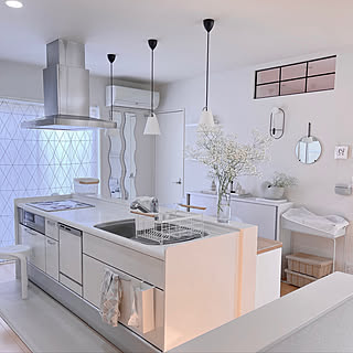 【RoomClipが選んだ厳選3選】「ホワイトインテリア」がテーマの素敵な投稿実例