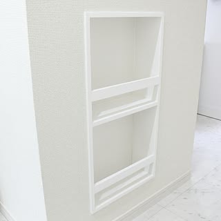 壁に穴を開けちゃって!?ニッチだって自分でDIY!Macaroniさんのブックシェルフ