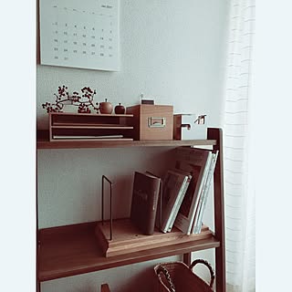 「静かな佇まい。棚の風景が絵になりはじめるブックスタンド」 by fumisuke25さん