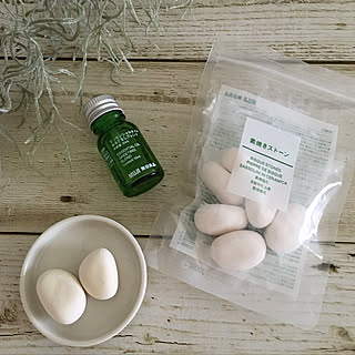 一滴たらせば癒しの香りが広がる♪無印良品の「アロマストーン」