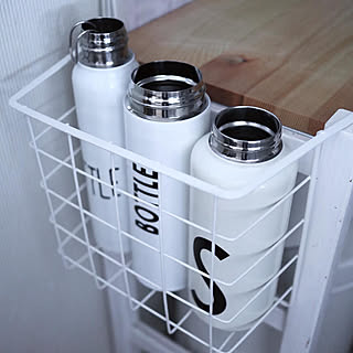 コロコロ転がりやすいお悩みも解決！参考にしたい水筒の収納アイデア