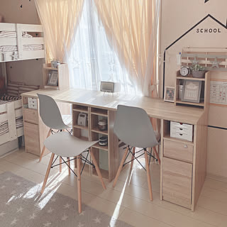 ナチュラルテイストの落ち着きある空間へ☆LOWYAの家具が彩る子ども部屋