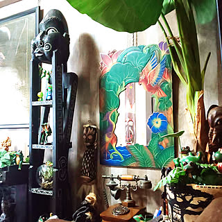 ウォールディスプレイの主役になる♪インテリア性の高い壁掛けミラー