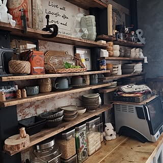 キッチン効率を高めてくれる♡眺めるのも楽しい自慢のDIY食器棚