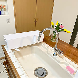 省スペースで使いやすい♪山崎実業の「tower スリム水切りバスケット」