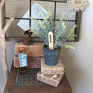 壁面から収納・ディスプレイまで！レンガを使ってDIYに挑戦