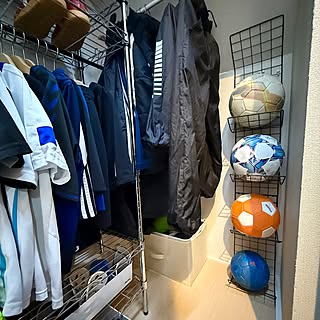 「ワイヤーネットでできる、壁掛けボール収納ラックのつくり方」 by hizumさん