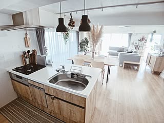 「家族と同じ空間で家事を楽しむ。開放的で明るいキッチン」 by JK_DECORさん