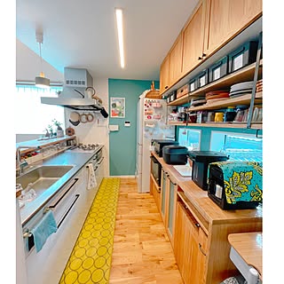 「澄んだブルーが癒し系。カラフルをシンプルに楽しむナチュラルキッチン」 by obuta47300さん