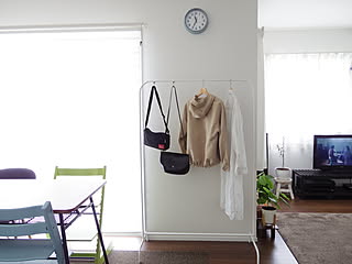 「収納を充実させる、シンプルなIKEAの衣類用ラック」 by Shinohazuさん