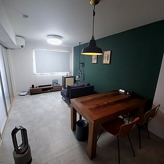 「暮らしのあらゆるシーンに柔軟な、ゆったりサイズの古材テーブル」 by sukeko1115さん