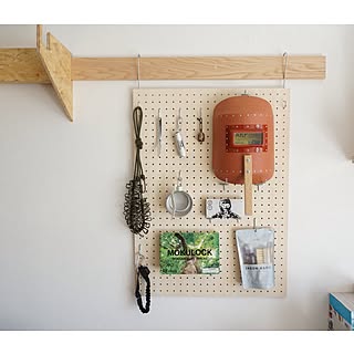 【有孔ボードDIY】フックと合わせて壁面収納を増やそう!
