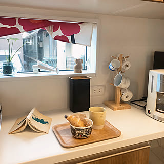 「外を眺めてのんびりとくつろげる、小窓のあるナチュラルカフェ風キッチン」 by kaorikoさん