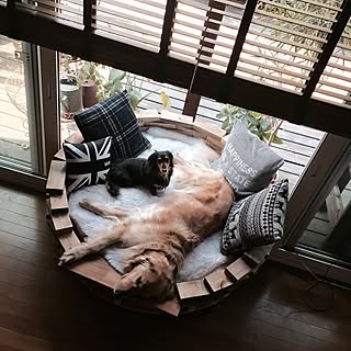 木をレンガ風に♡愛犬と一緒に使えるまぁるいソファーDIY by tomowithdogさん