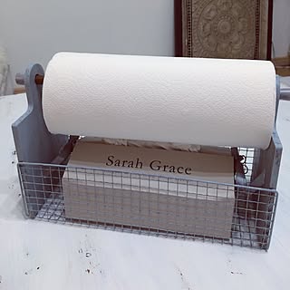 意外なアイテムを賢く活用!MakoさんのDIYキッチンペーパーホルダー