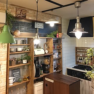DIYにチャレンジ!部屋を素敵に魅せる飾り棚のDIY実例