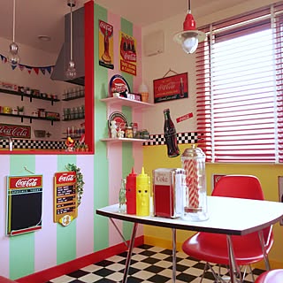 海外好き！アメリカンダイナーのようなポップで派手な部屋
