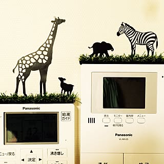 水やり不要のグリーンインテリア♪100均の人工芝でDIY