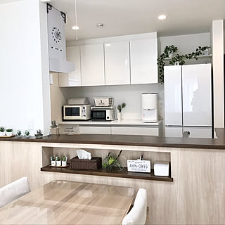 「ホワイト×ブラウンで爽やかに整えた、理想が詰まった快適キッチン」 by miiさん