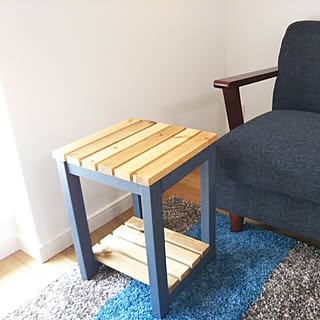 あると便利！リビングや寝室を各段に使いやすくするサイドテーブルのDIY