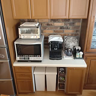 【すきま活用アイデア】釘なしでつくる!キッチンカウンター下の空間に資源ごみ置き場をDIY by Hujikoさん