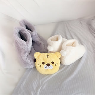 おうち時間充実♡ダイソーのルームシューズ＆ブランケット