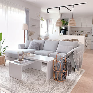 並べ方で表情をがらりと変える！インテリアをより楽しめるネストテーブル