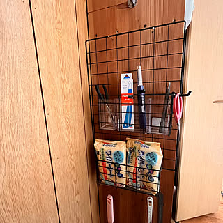 「省スペースでぐんと収納力UP！ワイヤーネット小物ラック」 by Attaさん