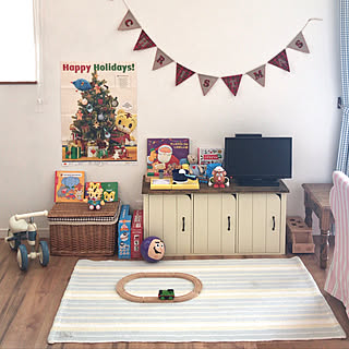 使い方もアレンジも自由自在♪お気に入りのテレビ台はカラーボックスで