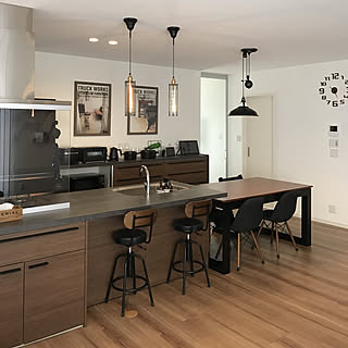 素材や差し色使いで差をつけたい！落ち着きのあるブラウンコーディネート