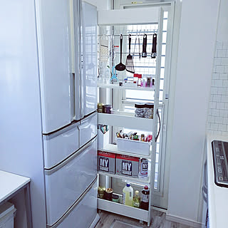 キッチンをもっと快適に☆冷蔵庫横の隙間を便利に使う方法