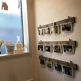 手軽なディスプレイからDIYまで♪トイレの壁を活用した空間づくりアイデア