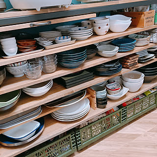 「コンテナ×花台でできる、キャスター付き隙間収納のレシピ」 by okkunさん