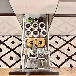 収納の幅がグッと広がる！小さめつっぱり棒の活用アイデア