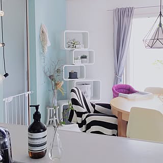 お部屋にまとまりを与えてくれる3色コーデ。好きな色を主役にした空間