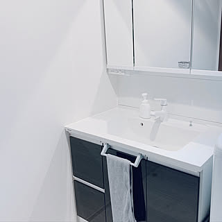 すっきりミニマムに暮らすには？物が少ないお部屋づくりのポイント