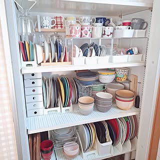 開けるたびうれしくなる！100均アイテムで叶える理想の食器収納