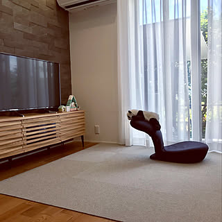 床でくつろぐのにこれが最適！座椅子を使った快適なくらし