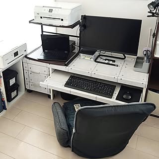 作業効率がぐんと上がる！生活スタイルに合わせて整える、デスク周りの収納アイデア6選