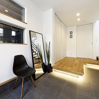ニトリとIKEAが優秀!ミラーで見ちがえるほど素敵部屋に