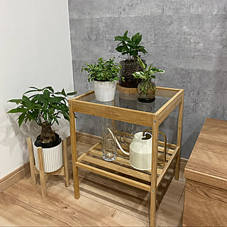 お部屋になじんで多用途に活躍♪IKEAのサイドテーブル「NESNA」