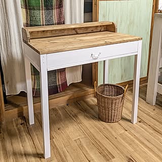 DIYならサイズもデザインも思いのまま！世界にひとつの手作りデスクアイデア