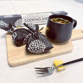 キッチンでもインテリアでも大活躍♪セリアのクッキングシート活用アイデア