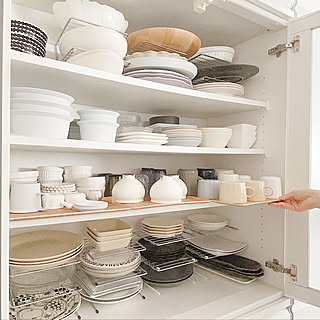 「取りにくい」「入らない」を解消！ニトリで叶えるストレスフリーな食器棚収納術