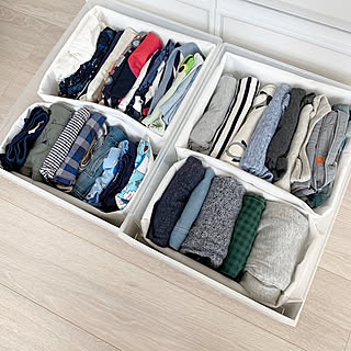 ゴチャつく衣類をスッキリ解決♪衣類収納に活躍するセリアのアイテム